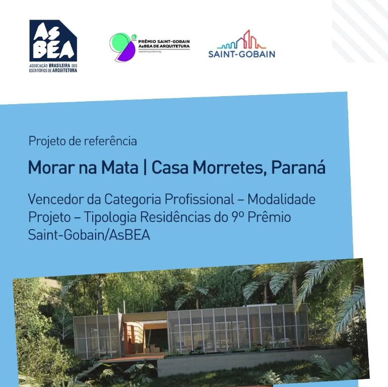 Imagem com fundo branco, um trapézio distorcido em azul e uma imagem de uma casa em cima. A imagem é da Casa Morretes, em construção seca. Texto sobre o fundo azul, lê-se 